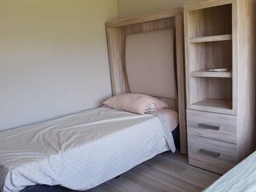 CASA EN VENTA AL SUR DE CUERNAVACA CON ALBERCA Y CANCHAS DEPORTIVAS
