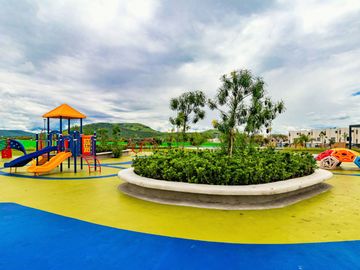 CASA EN VENTA AL SUR DE CUERNAVACA CON ALBERCA Y CANCHAS DEPORTIVAS