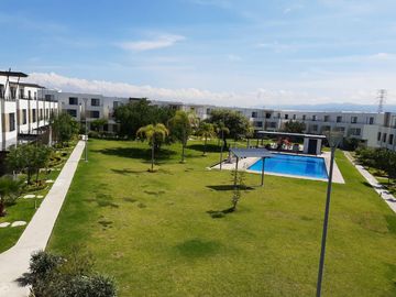 CASA EN VENTA AL SUR DE CUERNAVACA CON ALBERCA Y CANCHAS DEPORTIVAS