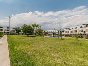 CASA EN VENTA AL SUR DE CUERNAVACA CON ALBERCA Y CANCHAS DEPORTIVAS