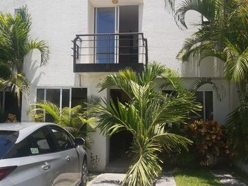 CASA EN VENTA AL SUR DE CUERNAVACA CON ALBERCA Y CANCHAS DEPORTIVAS