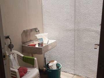 CASA EN VENTA AL SUR DE CUERNAVACA CON ALBERCA Y CANCHAS DEPORTIVAS