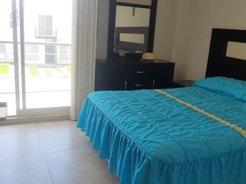 CASA EN VENTA AL SUR DE CUERNAVACA CON ALBERCA Y CANCHAS DEPORTIVAS