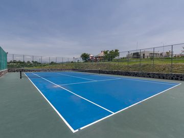 CASA EN VENTA AL SUR DE CUERNAVACA CON ALBERCA Y CANCHAS DEPORTIVAS