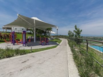 CASA EN VENTA AL SUR DE CUERNAVACA CON ALBERCA Y CANCHAS DEPORTIVAS