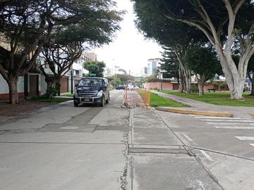 VENTA HERMOSO FLAT DE ESTRENO CON BALCON, SURCO FRENTE A PARQUE