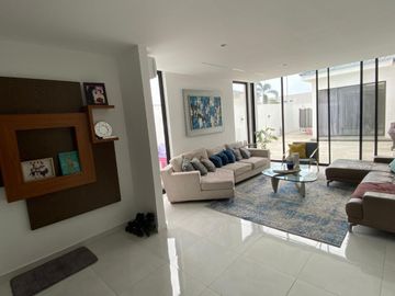 EN VENTA CASA  DE UNA PLANTA ESQUINERA URB PORTON DEL RIO