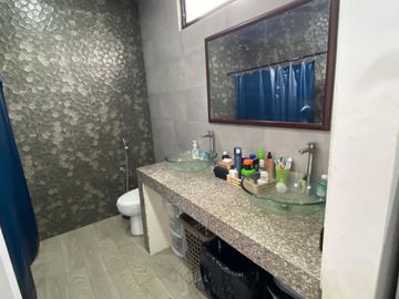 EN VENTA CASA  DE UNA PLANTA ESQUINERA URB PORTON DEL RIO