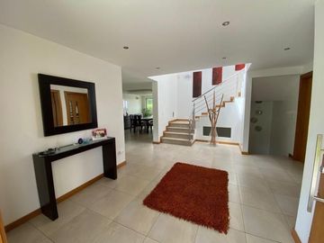 Casa de venta Huerto de Nayon - Tanda. Urb Tipo Club, 3 / 4 Dorm, Estudio, Estar, Sala de Juegos. Piscina, Canchas