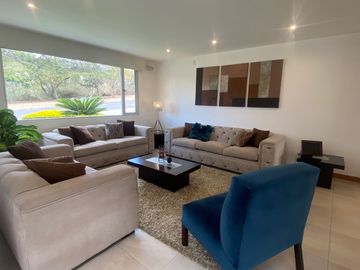 Casa de venta Huerto de Nayon - Tanda. Urb Tipo Club, 3 / 4 Dorm, Estudio, Estar, Sala de Juegos. Piscina, Canchas