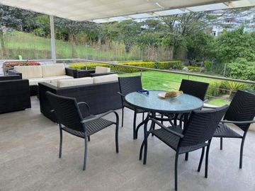 Casa de venta Huerto de Nayon - Tanda. Urb Tipo Club, 3 / 4 Dorm, Estudio, Estar, Sala de Juegos. Piscina, Canchas