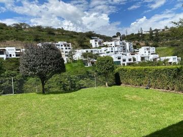 Casa de venta Huerto de Nayon - Tanda. Urb Tipo Club, 3 / 4 Dorm, Estudio, Estar, Sala de Juegos. Piscina, Canchas