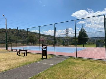 Casa de venta Huerto de Nayon - Tanda. Urb Tipo Club, 3 / 4 Dorm, Estudio, Estar, Sala de Juegos. Piscina, Canchas