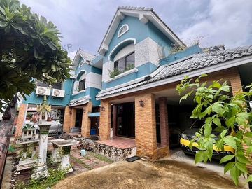 For sale: Twin house, Suan Kaew Saen, Bang Phli, 2 houses next to each other, large usable area, near many shopping centers