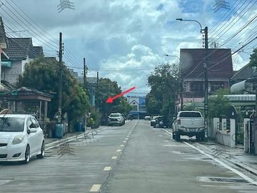 For sale: Twin house, Suan Kaew Saen, Bang Phli, 2 houses next to each other, large usable area, near many shopping centers