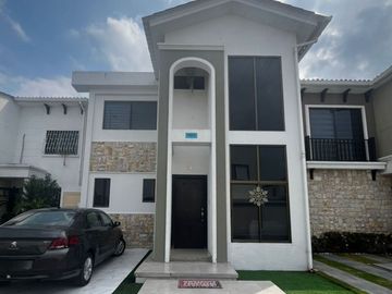 EN VENTA CASA URB MALLORCA