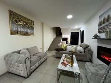 EN VENTA CASA URB MALLORCA