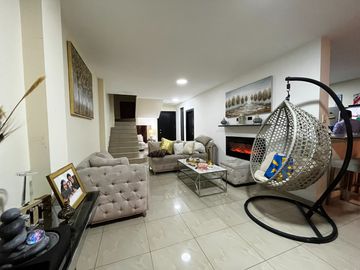 EN VENTA CASA URB MALLORCA