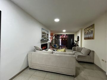 EN VENTA CASA URB MALLORCA