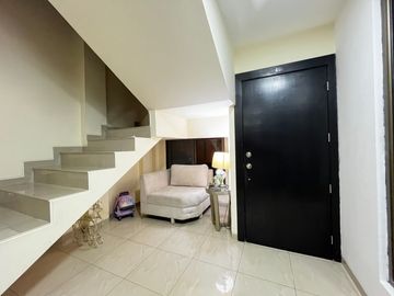 EN VENTA CASA URB MALLORCA