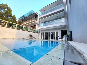 Rumah Keren Furnished di Kawasan Sejuk Dago Resort Bandung