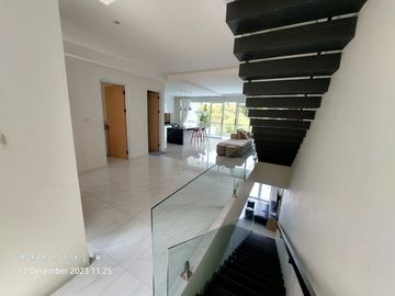 Rumah Keren Furnished di Kawasan Sejuk Dago Resort Bandung