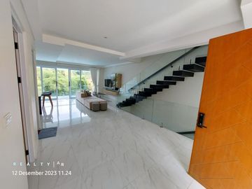 Rumah Keren Furnished di Kawasan Sejuk Dago Resort Bandung