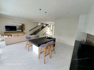 Rumah Keren Furnished di Kawasan Sejuk Dago Resort Bandung