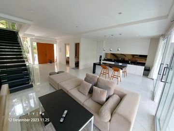 Rumah Keren Furnished di Kawasan Sejuk Dago Resort Bandung