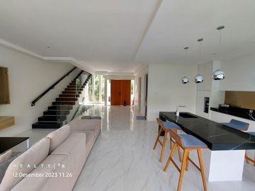 Rumah Keren Furnished di Kawasan Sejuk Dago Resort Bandung