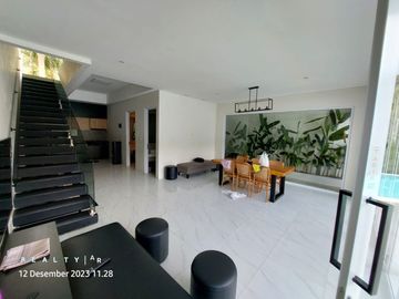 Rumah Keren Furnished di Kawasan Sejuk Dago Resort Bandung