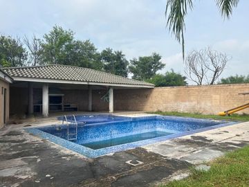 ¡Transforma y Rentabiliza! Quinta con Gran Potencial de Ampliación en Escobedo, Ideal para Negocio o Convivencia Familiar