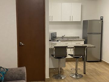 Departamento tipo suite, calle Madrid, a una calle de Reforma e Insurgentes.