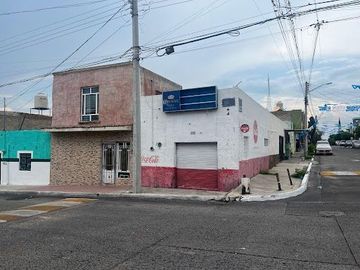 Casa en venta con local comercial en Huentitán el bajo