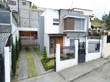 En Venta Casa de 3 habitaciones en Chacapamba
