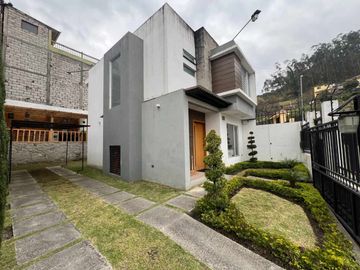 En Venta Casa de 3 habitaciones en Chacapamba
