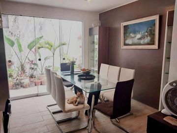 VENTA DE CASA Y COCHERA EN URB. EL CLUB SANTA MARIA DE HUACHIPA