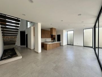CASA NUEVA EN VENTA EN LOMAS DEL MOLINO V LEON GTO, ZONA NORTE. CASA CON OPCIÓN A 4ta RECÁMARA O ESTUDIO PLANTA BAJA.