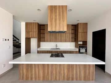 CASA NUEVA EN VENTA EN LOMAS DEL MOLINO V LEON GTO, ZONA NORTE. CASA CON OPCIÓN A 4ta RECÁMARA O ESTUDIO PLANTA BAJA.