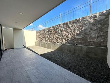 CASA NUEVA EN VENTA EN LOMAS DEL MOLINO V LEON GTO, ZONA NORTE. CASA CON OPCIÓN A 4ta RECÁMARA O ESTUDIO PLANTA BAJA.