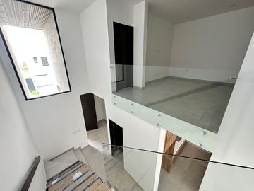 CASA NUEVA EN VENTA EN LOMAS DEL MOLINO V LEON GTO, ZONA NORTE. CASA CON OPCIÓN A 4ta RECÁMARA O ESTUDIO PLANTA BAJA.