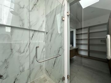 CASA NUEVA EN VENTA EN LOMAS DEL MOLINO V LEON GTO, ZONA NORTE. CASA CON OPCIÓN A 4ta RECÁMARA O ESTUDIO PLANTA BAJA.