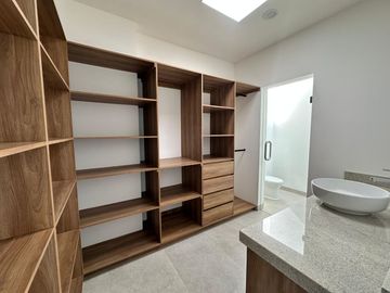 CASA NUEVA EN VENTA EN LOMAS DEL MOLINO V LEON GTO, ZONA NORTE. CASA CON OPCIÓN A 4ta RECÁMARA O ESTUDIO PLANTA BAJA.