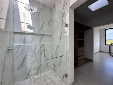 CASA NUEVA EN VENTA EN LOMAS DEL MOLINO V LEON GTO, ZONA NORTE. CASA CON OPCIÓN A 4ta RECÁMARA O ESTUDIO PLANTA BAJA.