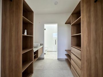CASA NUEVA EN VENTA EN LOMAS DEL MOLINO V LEON GTO, ZONA NORTE. CASA CON OPCIÓN A 4ta RECÁMARA O ESTUDIO PLANTA BAJA.