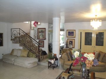 Se vende amplia casa en la alborada 10ma etapa