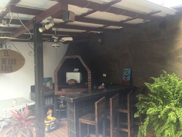 Se vende amplia casa en la alborada 10ma etapa