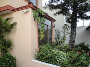 Se vende amplia casa en la alborada 10ma etapa