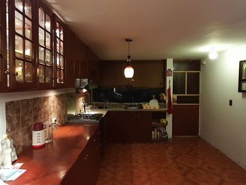 COOP. GLORIA 4 - CASA DE 3 PISOS , MODERNA , 6 HABITACIONES