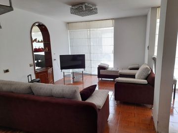 COOP. GLORIA 4 - CASA DE 3 PISOS , MODERNA , 6 HABITACIONES